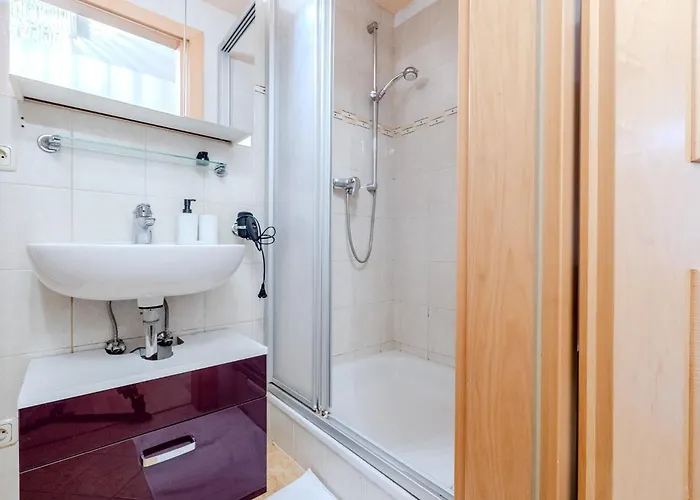 Apartment Whats-app Self-check-in - House