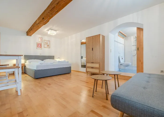 Whats-app Self-check-in - House Apartment